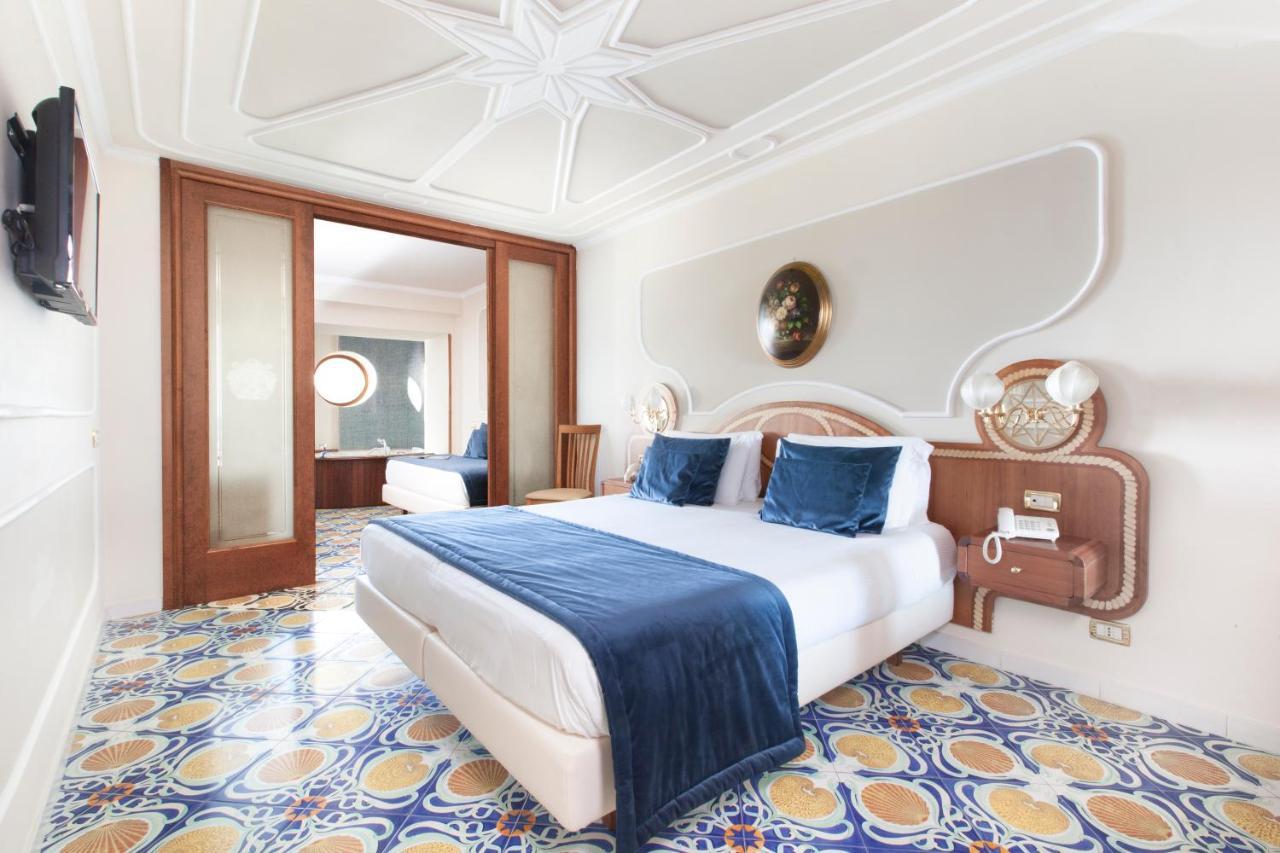 Junior Suite with Hot Tub,1279901026:JPEG