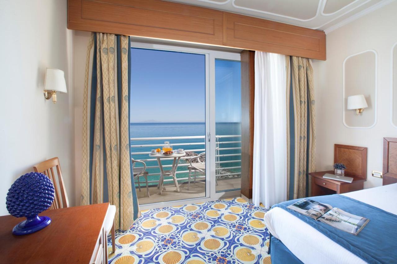 Double or Twin Room Sea View